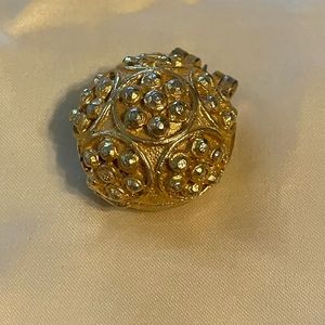 ⭐️ BUY 3/$10! Vintage gold pill box